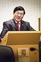 Prof. Zhang Yun delivers a lecture in the Lecture Series by Academicians